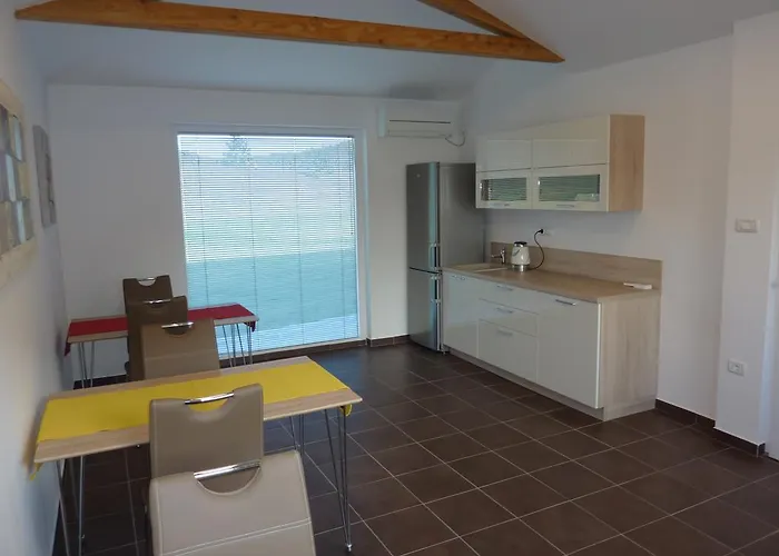 Oda ve Kahvaltı Gril Postojna